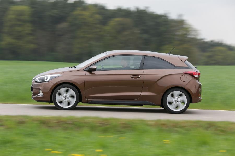  Hyundai i20 Coupe 2015 года  (фото 13 из 30)
